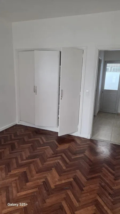 Alquiler Apartamento 2 Dormitorios La Comercial con patio · Foto 11