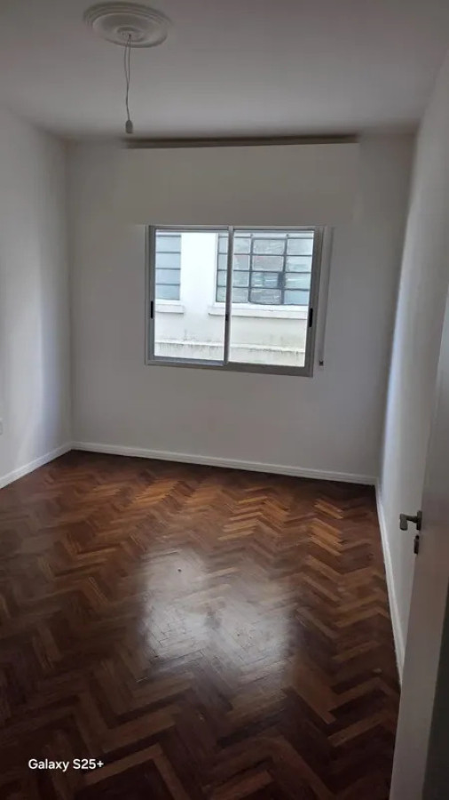 Alquiler Apartamento 2 Dormitorios La Comercial con patio · Foto 10