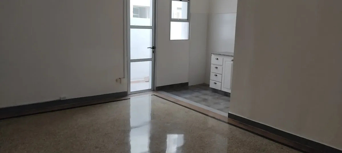 Alquiler Apartamento 1 Dormitorio Buceo con patio · Foto 2