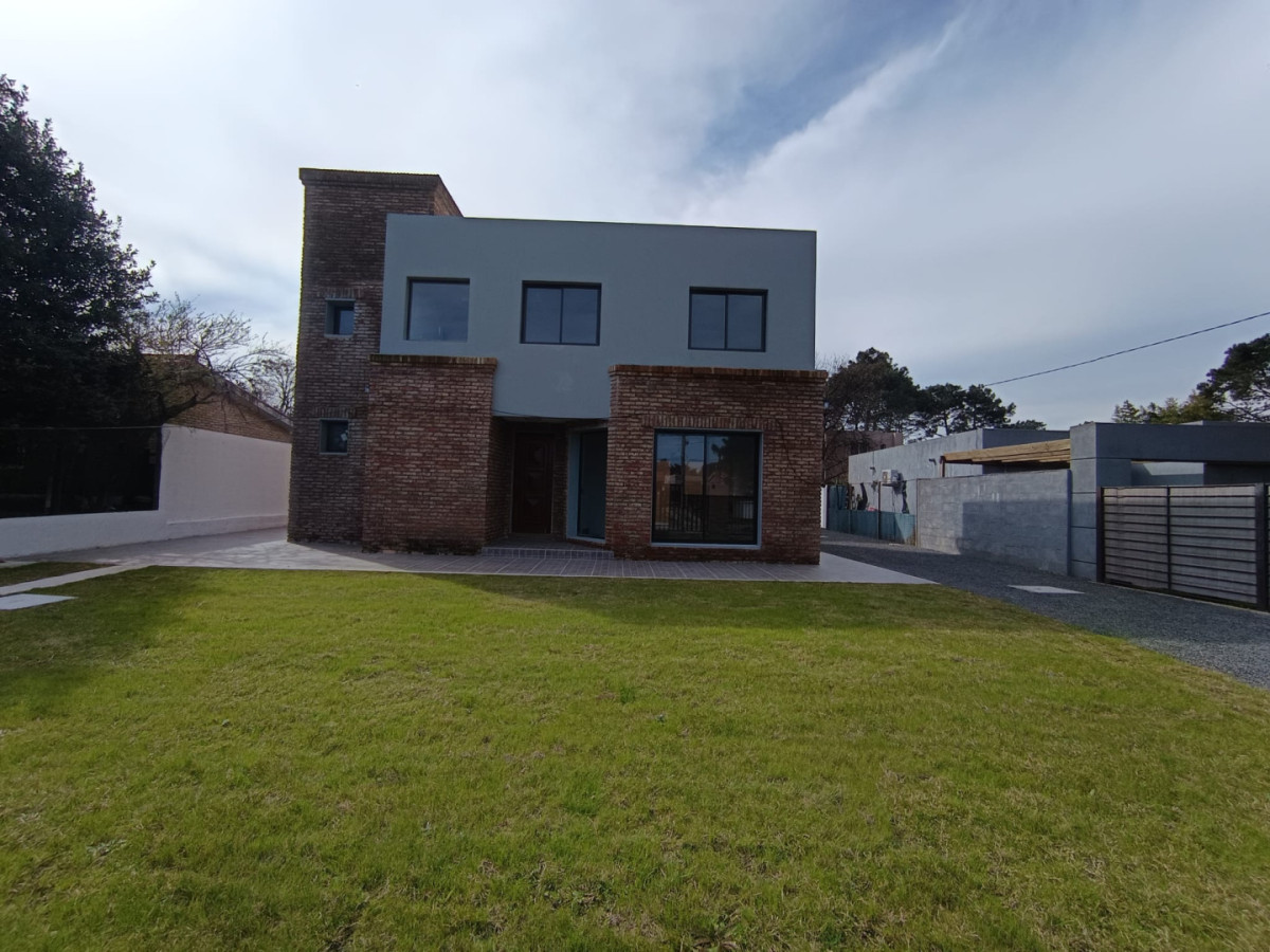 Photo 4 of 25