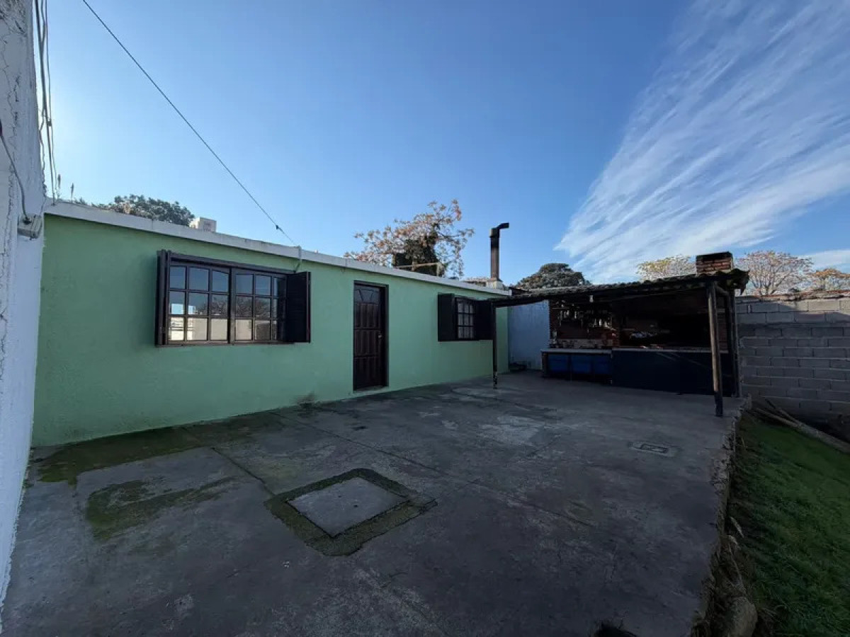Alquiler Casa Ph 2 Dormitorios Sayago con patio y prrillero