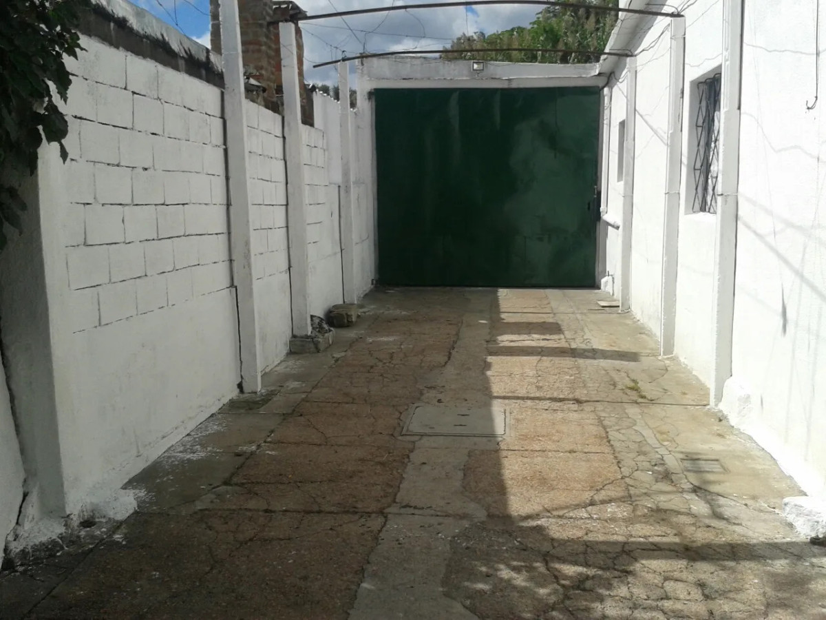 Alquiler Galpon con Apartamento 180m2 Cerrito