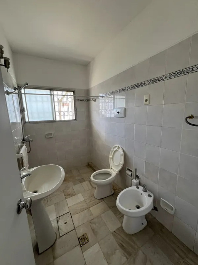 Alquiler Casa 4 Dormitorios Sayago con patio y garaje · Foto 12