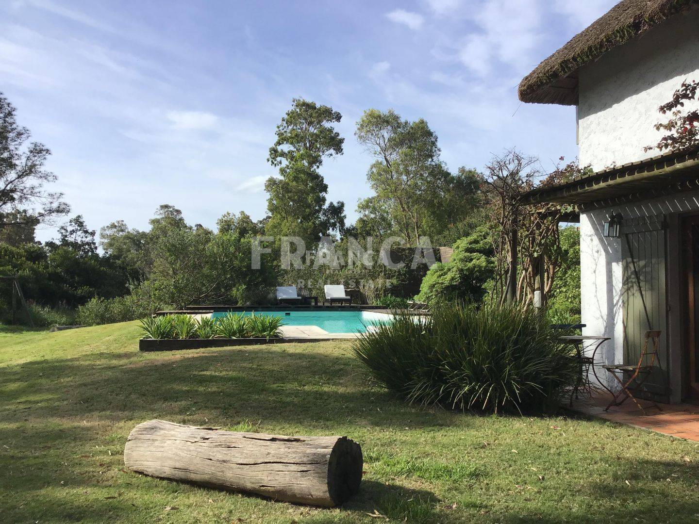 Casa en venta de 6 cuartos y gran terreno a la venta la
