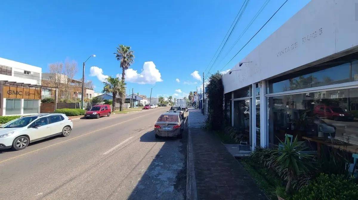 Local Comercial en Manantiales sobre Ruta 10 con Máxima Exposición, a Pasos de Playa Bikini