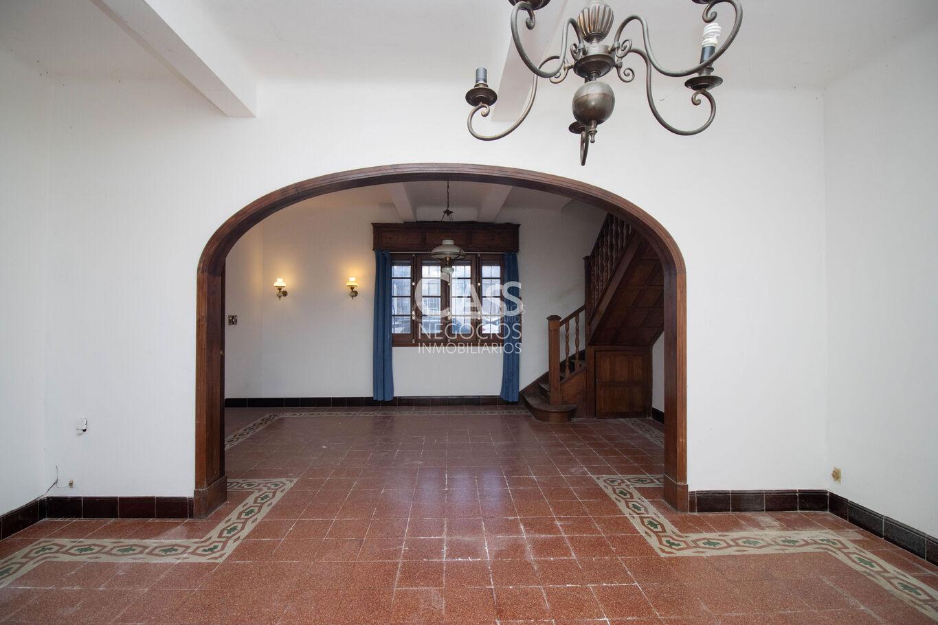 Venta Casa con fondo en Tres Cruces 3 dormitorios, garaje y parrillero