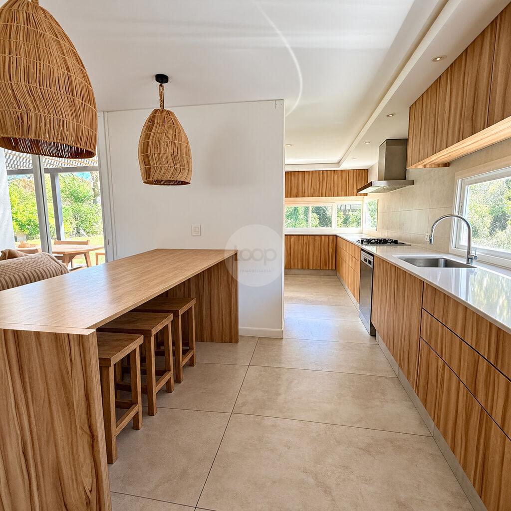 Alquiler | Casa de 3 dormitorios, 3 baños en El Pinar, gran terreno. · Foto 8