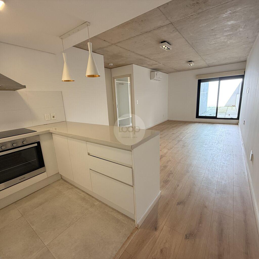 Venta apartamento de 1 dormitorio con patio y garage en Punta Carretas