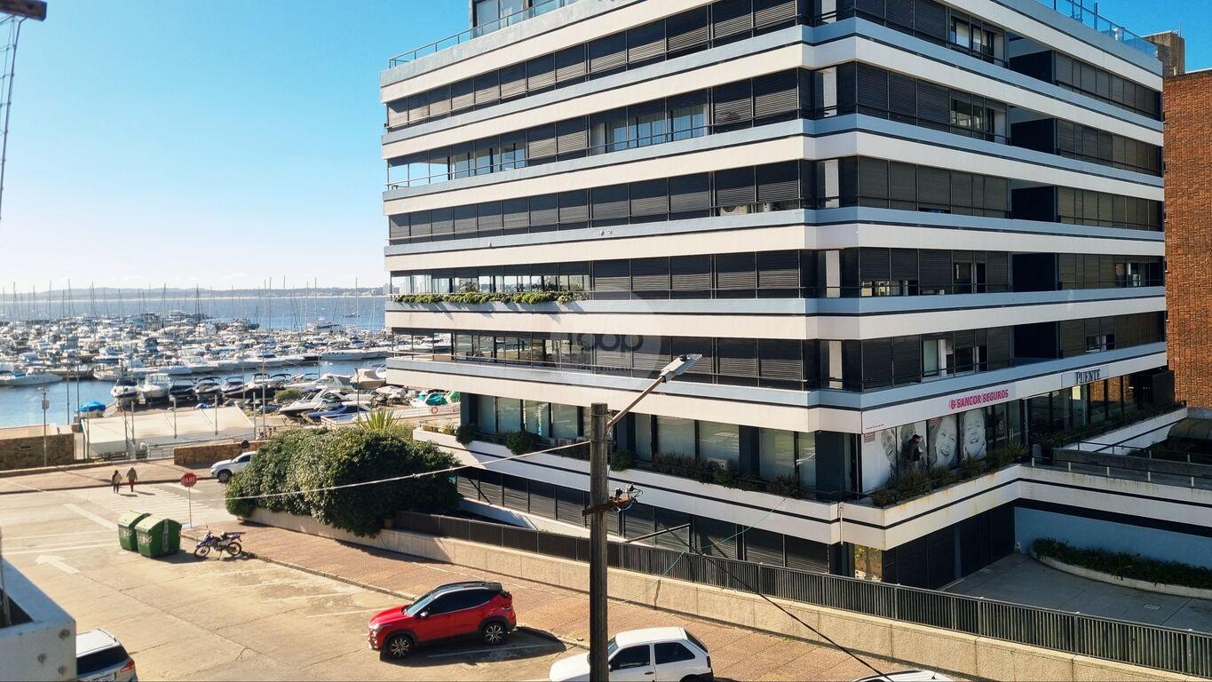 Venta apartamento 3 dormitorios, 3 baños, terraza y garaje en Punta del Este. Península.