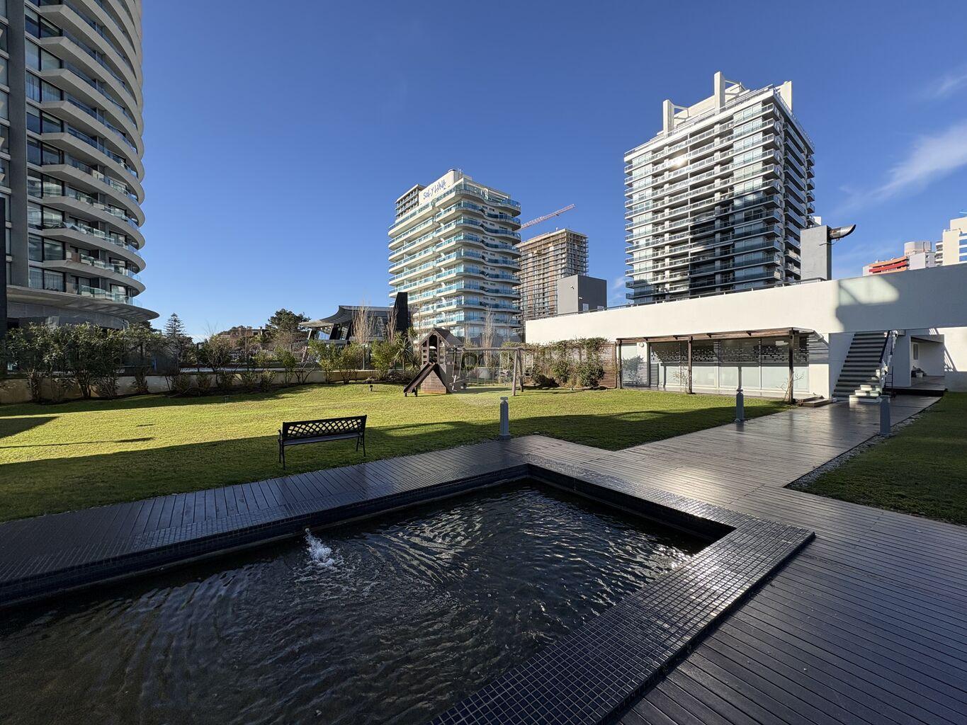 Venta Apartamento 2 Dormitorios Con Cochera Y Parrillero En Av. Francia