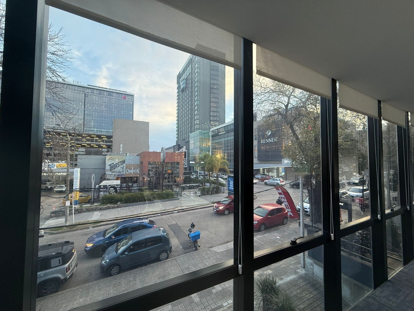 Alquiler Oficinas Punta carretas 270mts cubiertos 4 garages seguridad 24hs · Foto 2