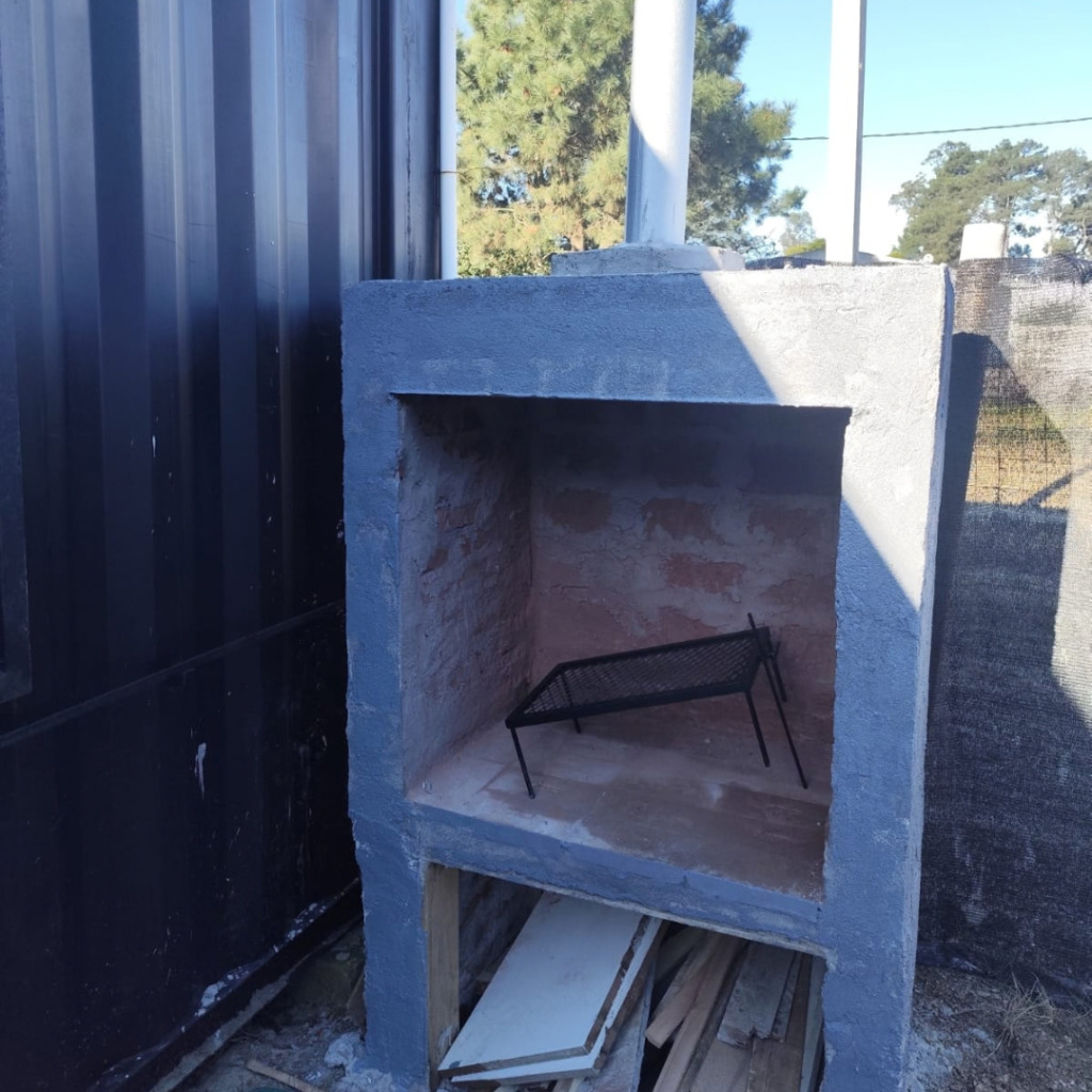 Alquiler en El Pinar un dormitorio con deck  parrillero y patio techado · Foto 4