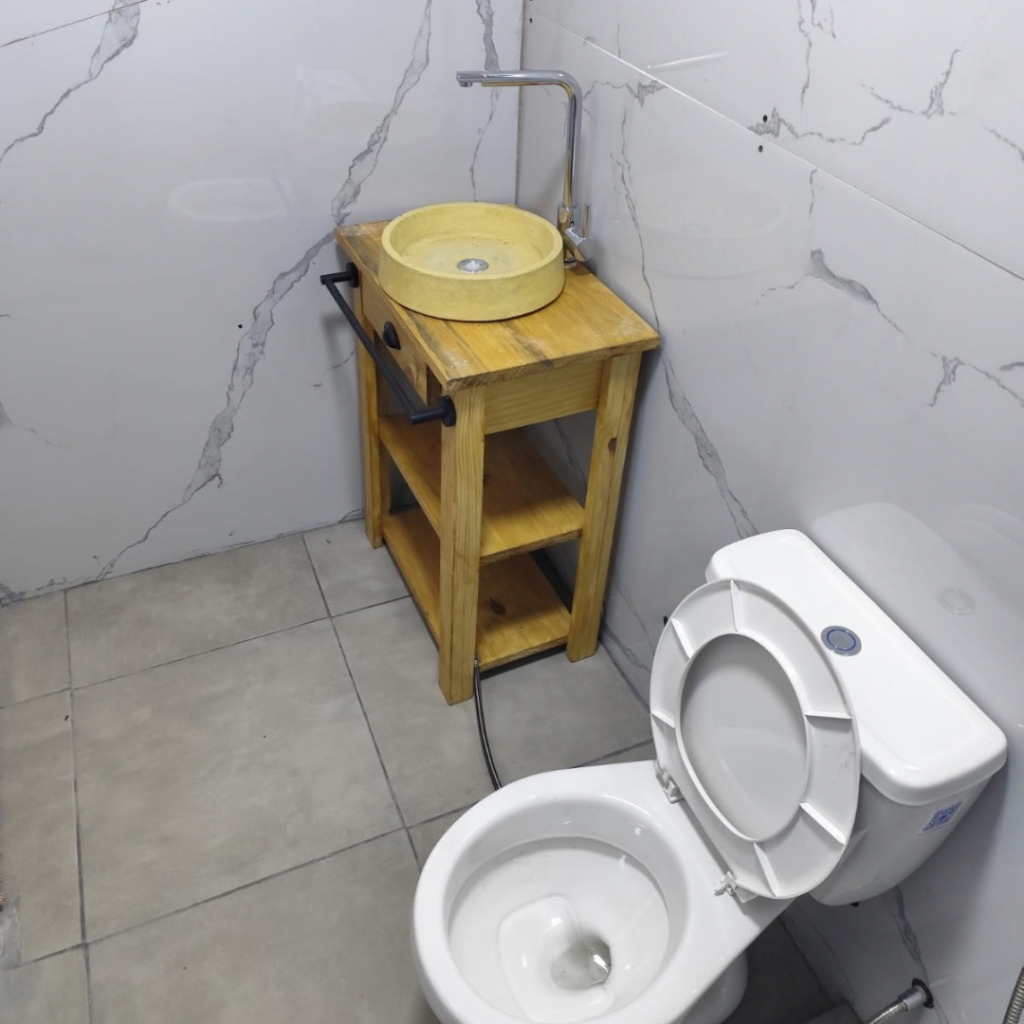 Alquiler en El Pinar un dormitorio con deck  parrillero y patio techado · Foto 9