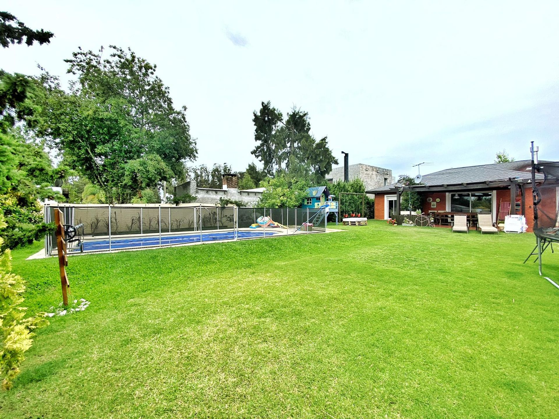 ALQUILER CASA EN BARRIO PRIVADO CON PISCINA · Foto 4