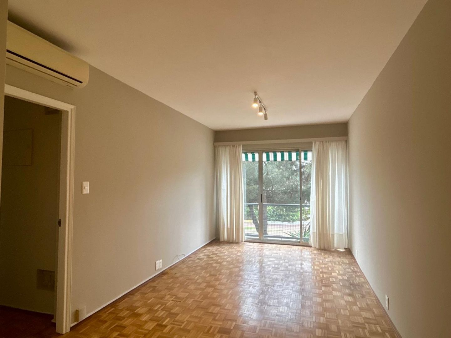 Departamento en alquiler de 3 ambientes en Carrasco
