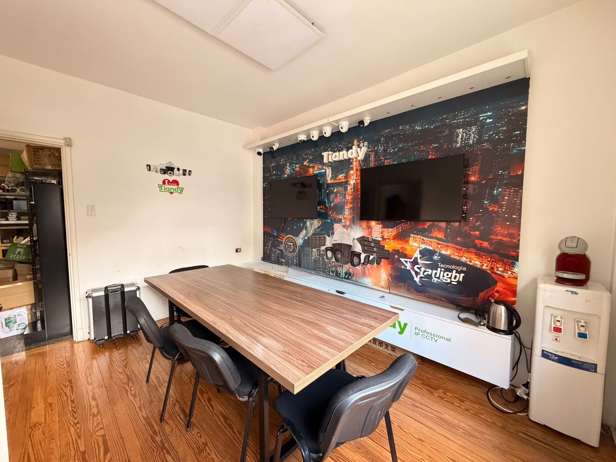 Local comercial en alquiler en Centro – amplio salón, oficinas y depósitos · Foto 7