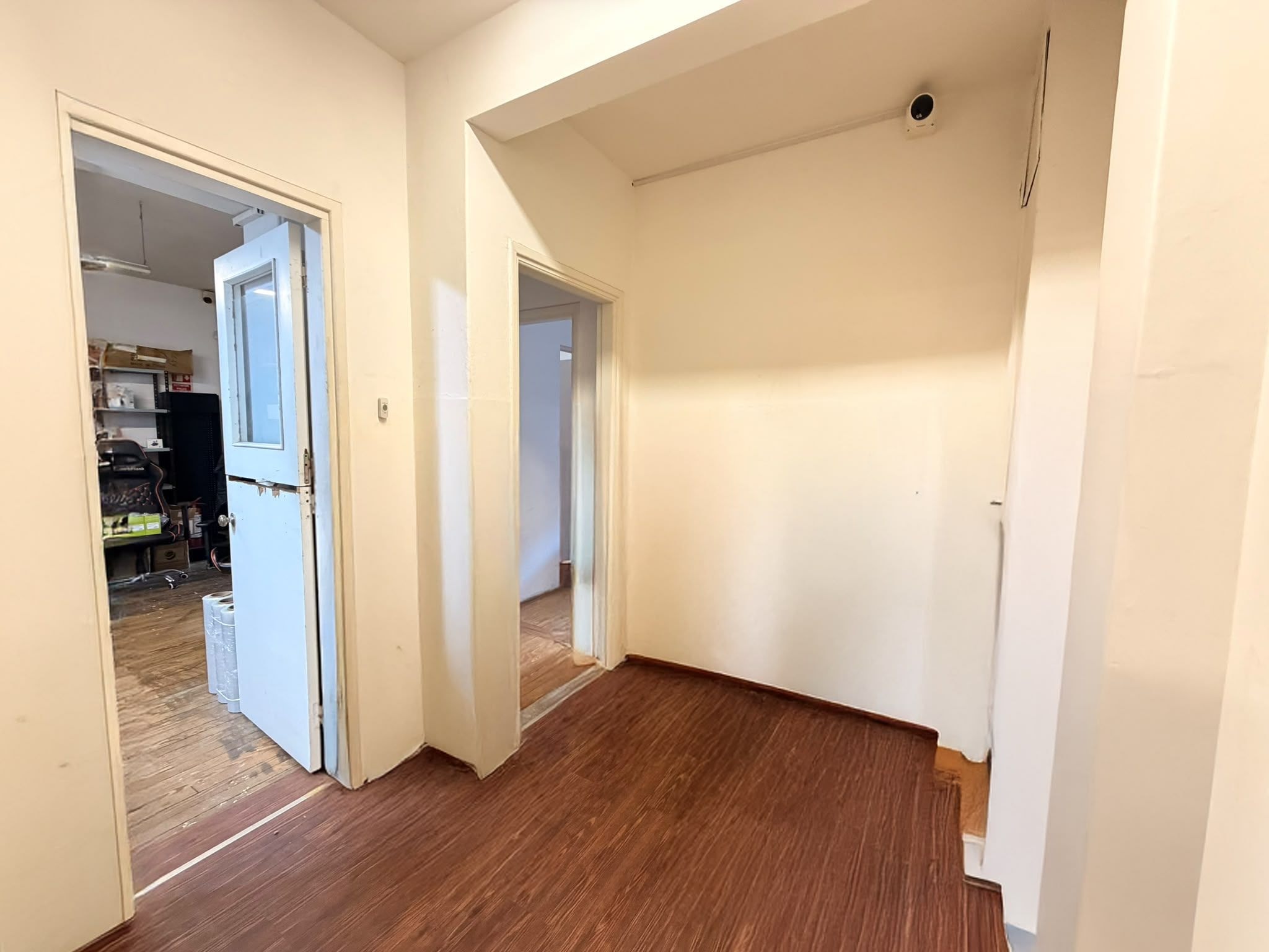 Local comercial en alquiler en Centro – amplio salón, oficinas y depósitos · Foto 6