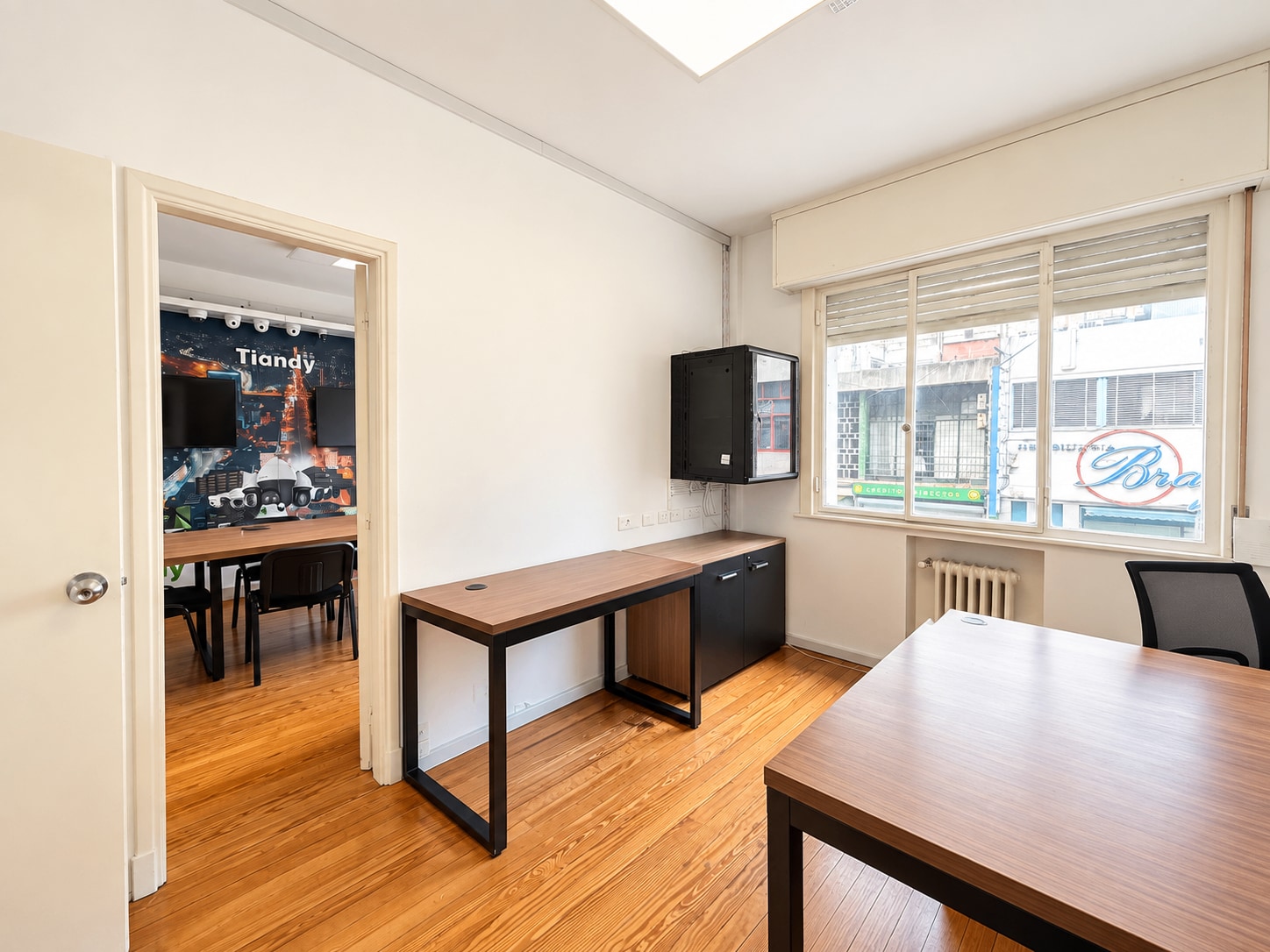 Local comercial en alquiler en Centro – amplio salón, oficinas y depósitos · Foto 8