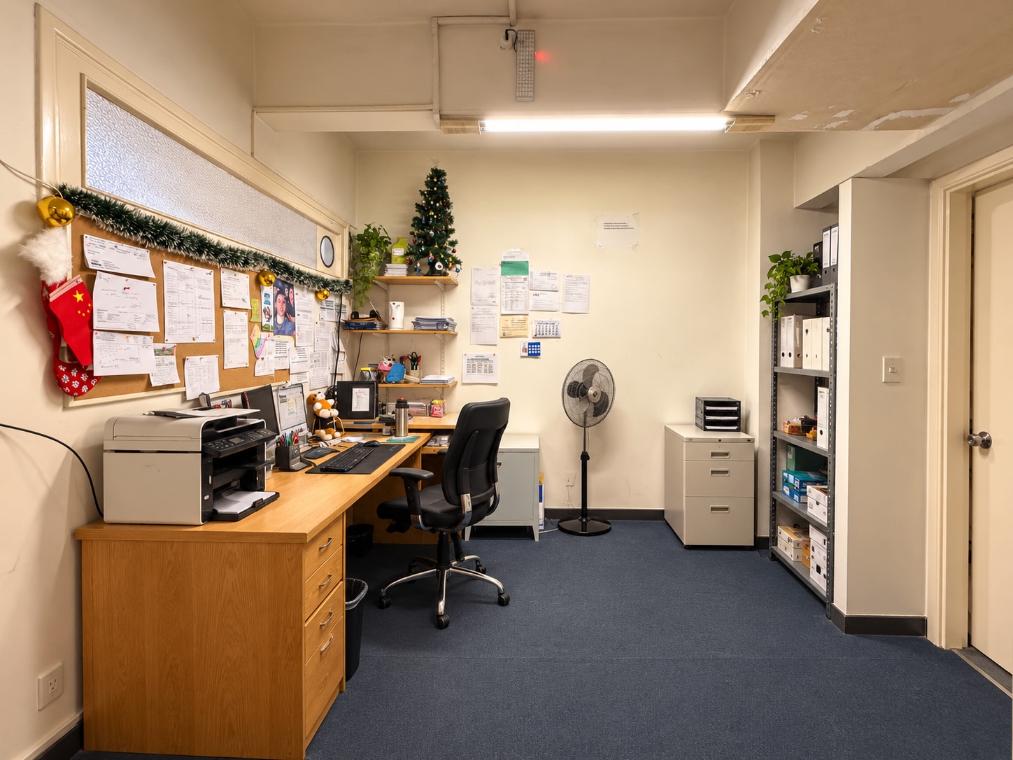 Local comercial en alquiler en Centro – amplio salón, oficinas y depósitos · Foto 12