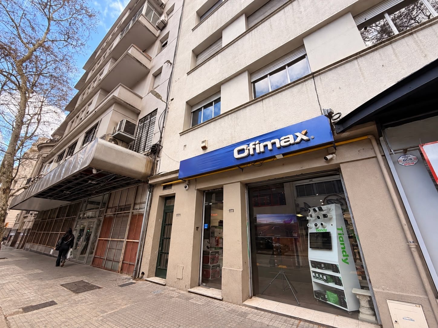 Local comercial en alquiler en Centro – amplio salón, oficinas y depósitos · Foto 2