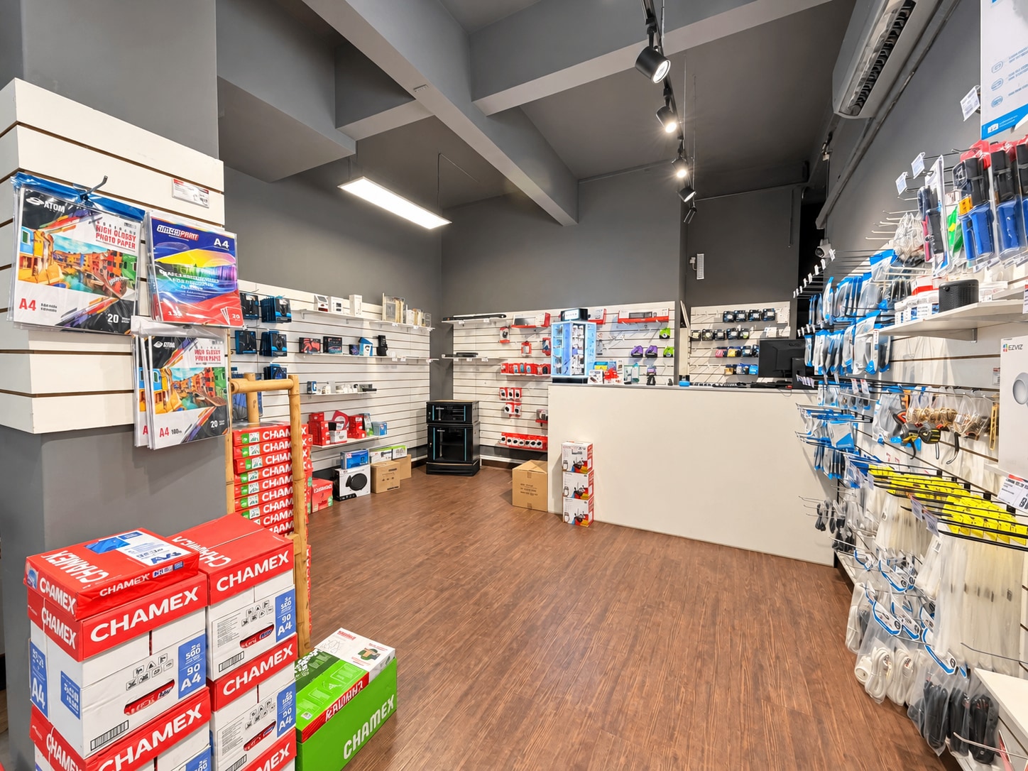 Local comercial en alquiler en Centro – amplio salón, oficinas y depósitos · Foto 5
