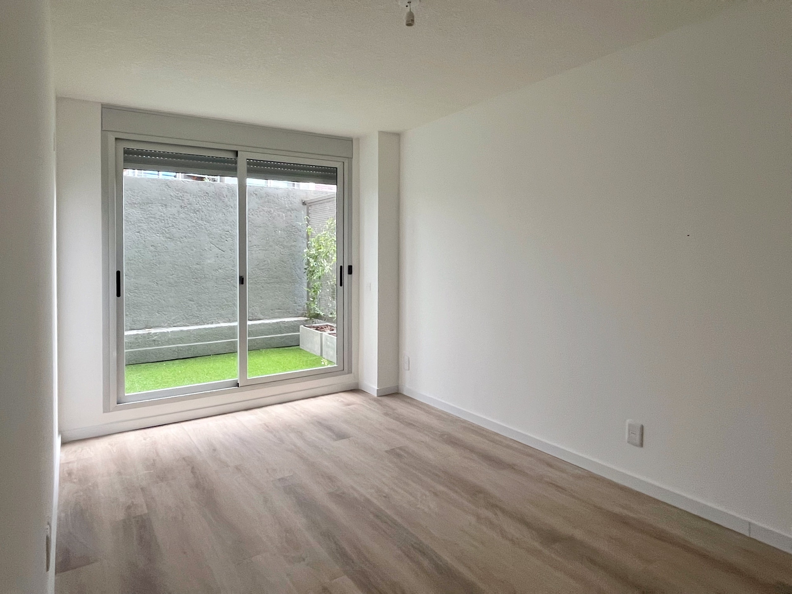 ALQUILER APARTAMENTO UN DORMITORIO A ESTRENAR MONTE CASEROS Y GARIBALDI