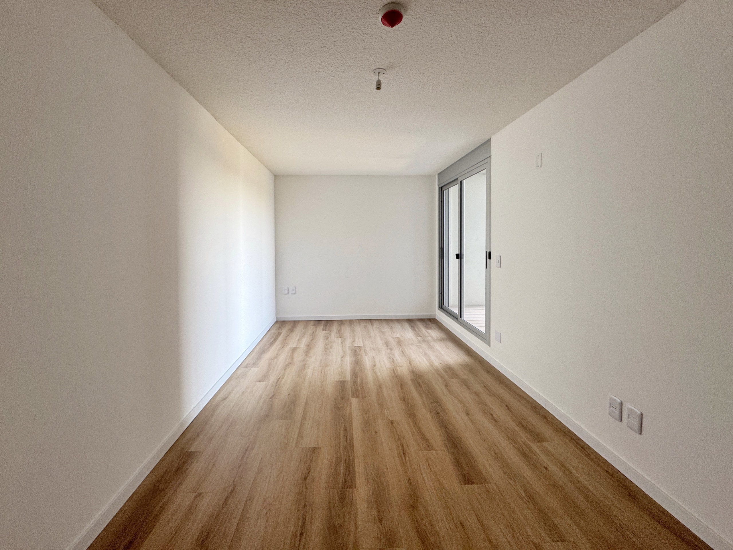 ALQUILER APARTAMENTO UN DORMITORIO, GARAJE A ESTRENAR MONTE CASEROS Y GARIBALDI
