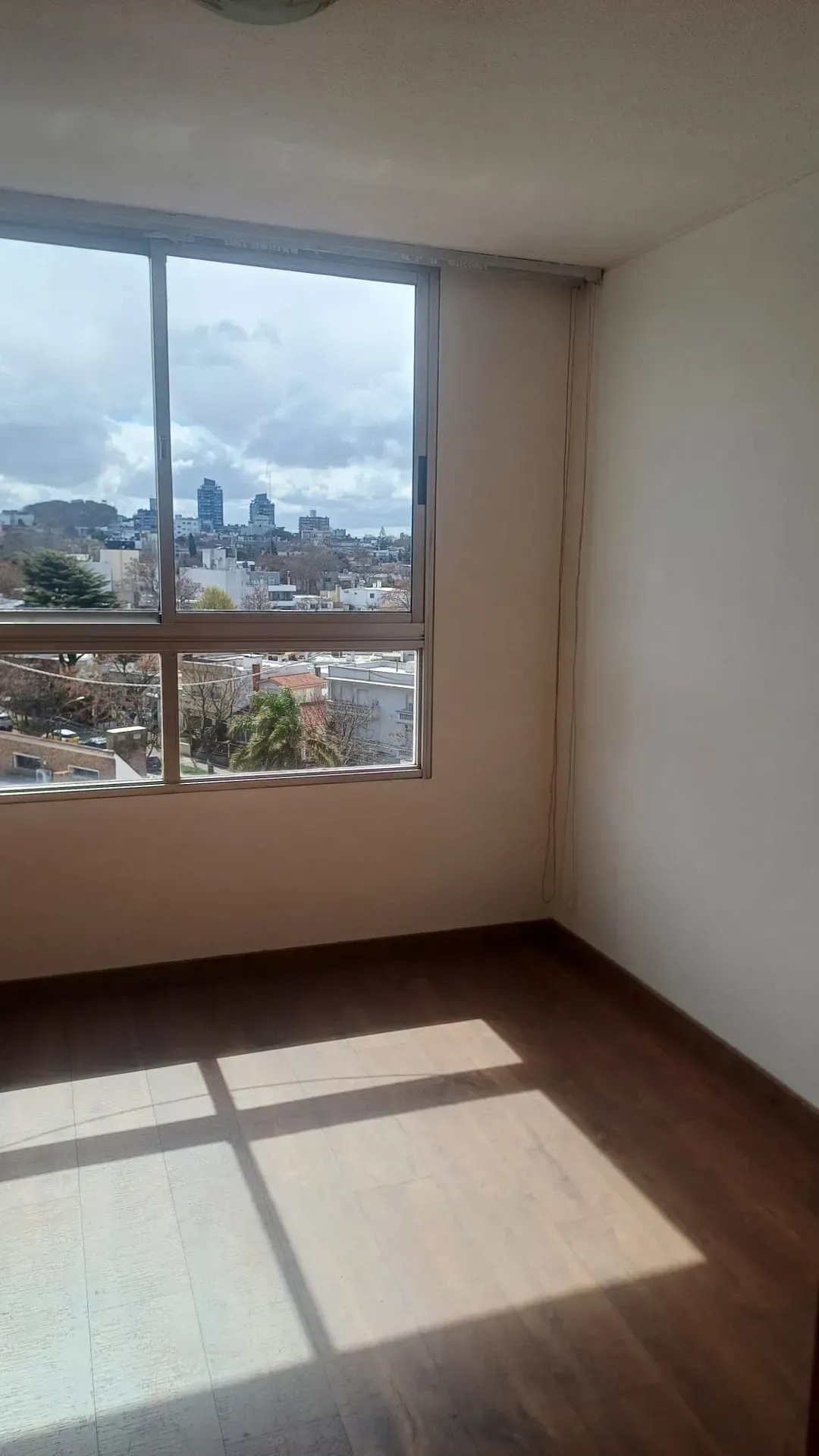 ALQUILER APARTAMENTO UN DORMITORIO FRENTE A LA RAMBLA EN MALVÍN · Foto 11