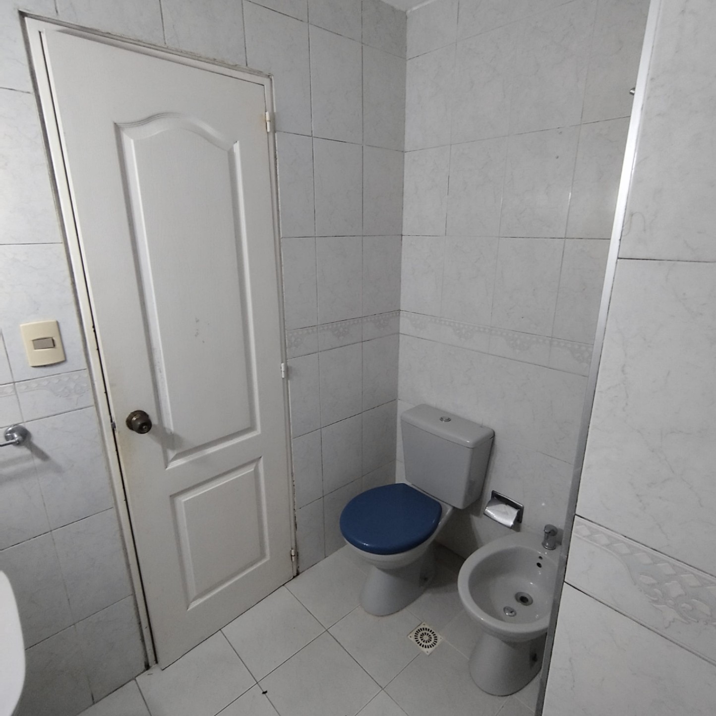 ALQUILER MONOAMBIENTE CON DIVISIONES Y BALCÓN, POCITOS IDEAL OFICINA OPC. GARAJE · Foto 11