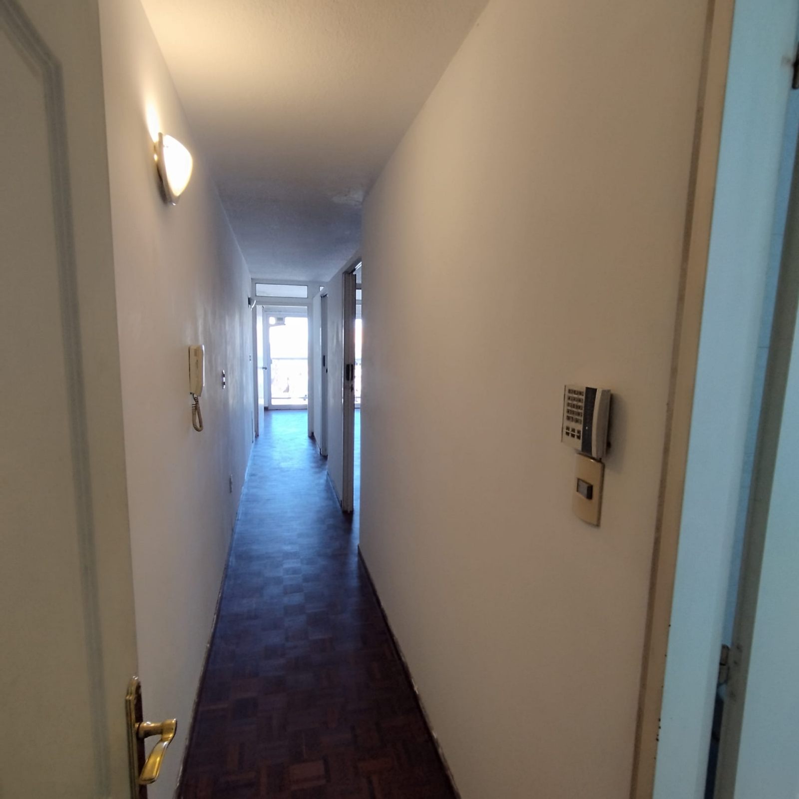 ALQUILER MONOAMBIENTE CON DIVISIONES Y BALCÓN, POCITOS IDEAL OFICINA OPC. GARAJE · Foto 10