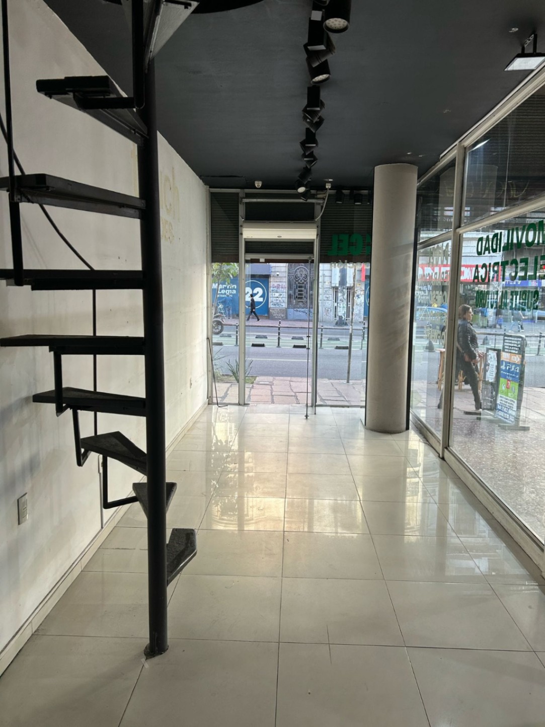 Alquiler local comercial sobre 18 de julio