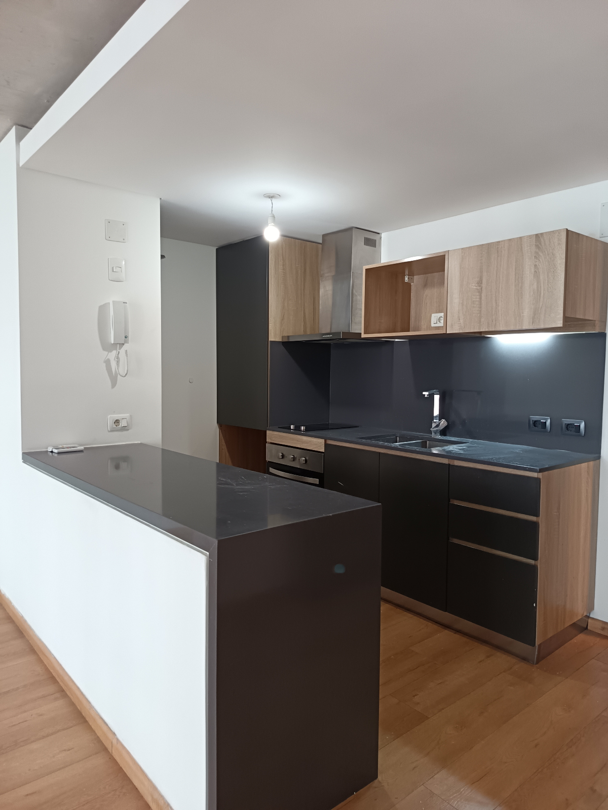 ALQUILER APARTAMENTO UN DORMITORIO, BALCÓN CENTRO · Foto 3