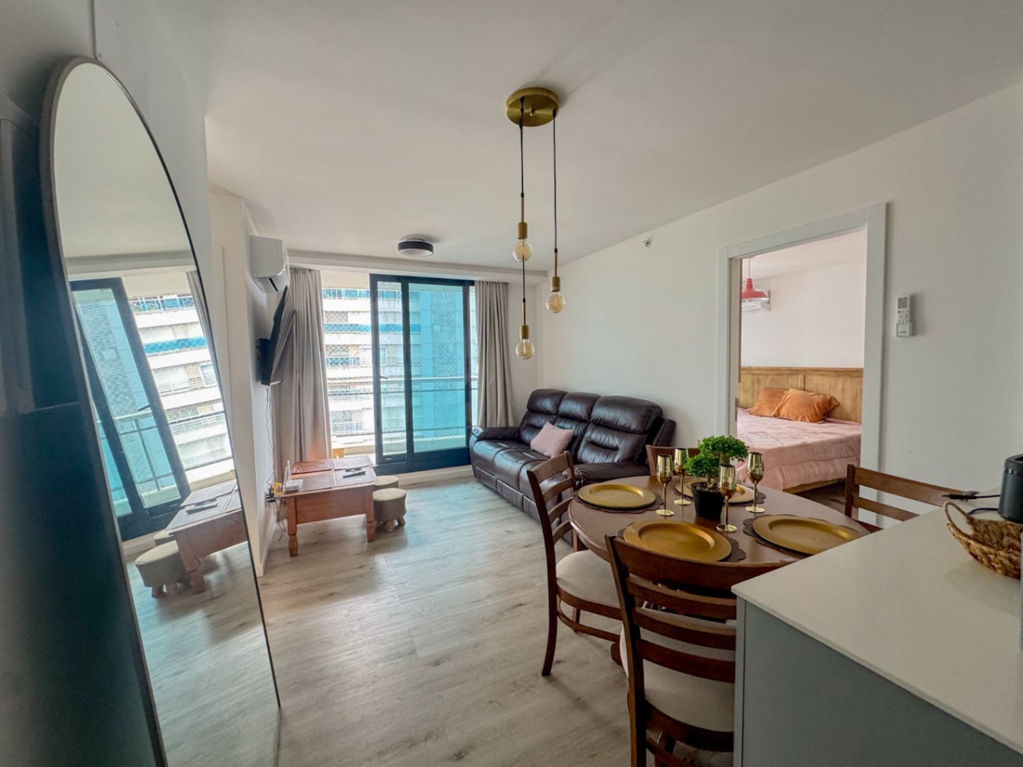 Piso alto con vista panorámica y amenities premium en More Buceo