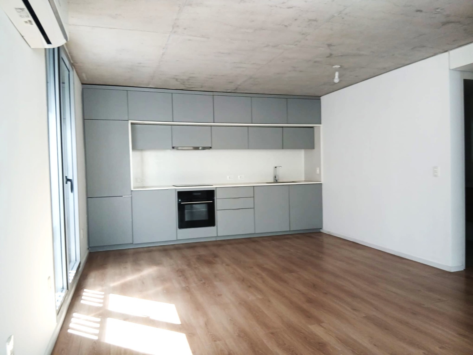 ALQUILER APARTAMENTO UN DORMITORIO, BALCÓN, PISCINA CENTRO · Foto 9