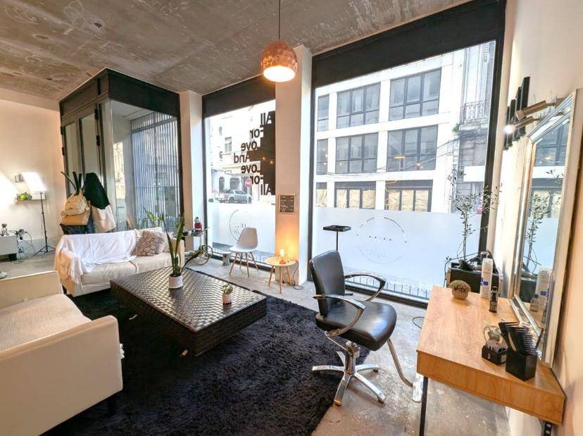 Local comercial en excelente punto | Amplio, moderno y con gran vidriera · Foto 3