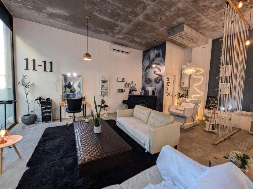 Local comercial en excelente punto | Amplio, moderno y con gran vidriera · Foto 4
