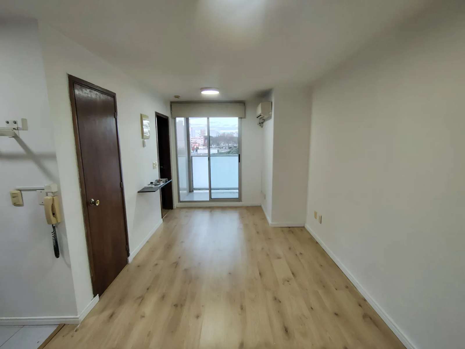 ALQUILER APARTAMENTO UN DORMITORIO, GARAJE CON CARGADOR PARA EV