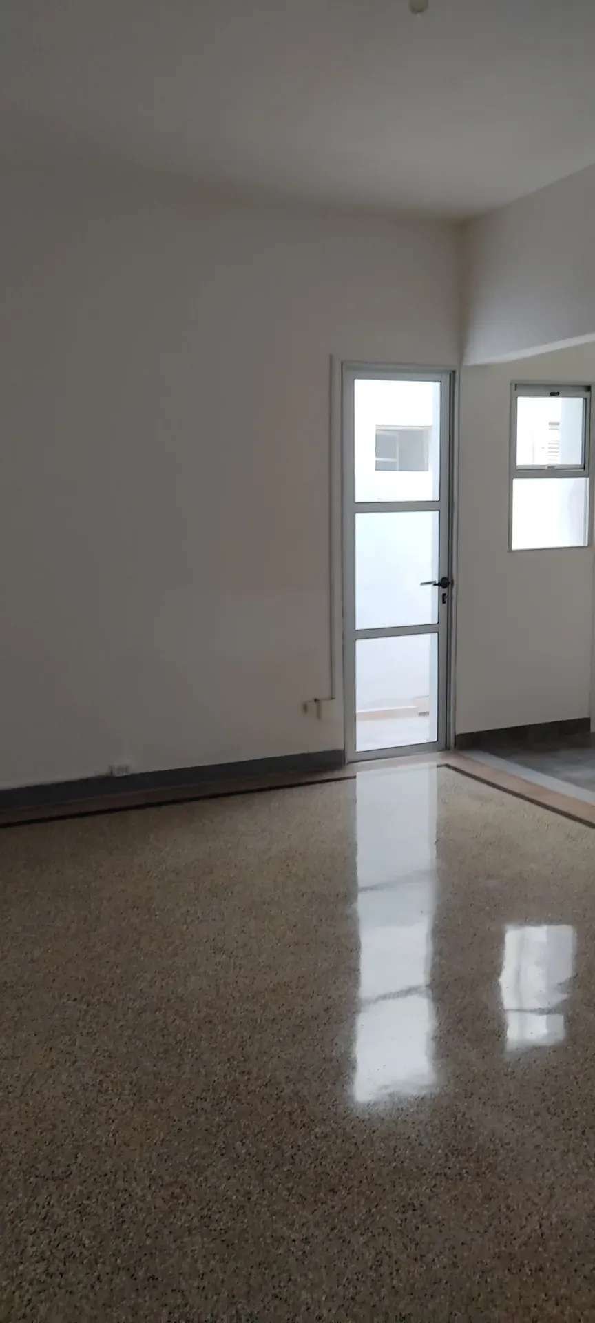 ALQUILER APARTAMENTO UN DORMITORIO, PATIO EN BUCEO · Foto 2