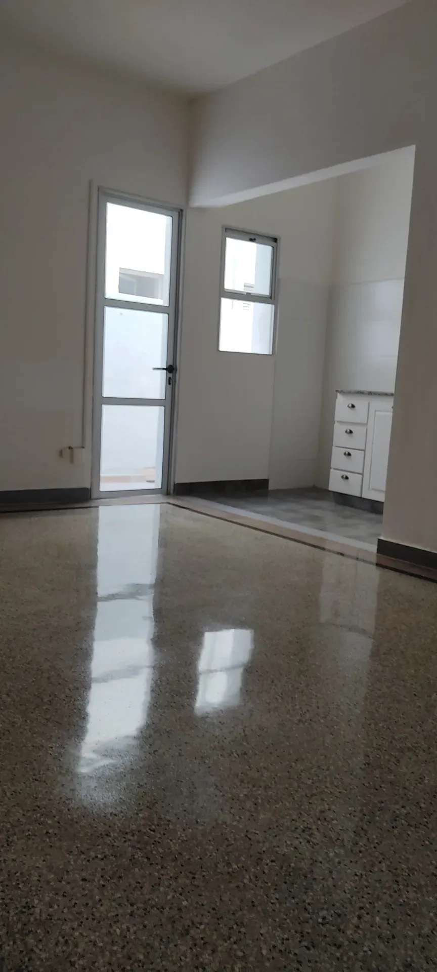 ALQUILER APARTAMENTO UN DORMITORIO, PATIO EN BUCEO · Foto 1