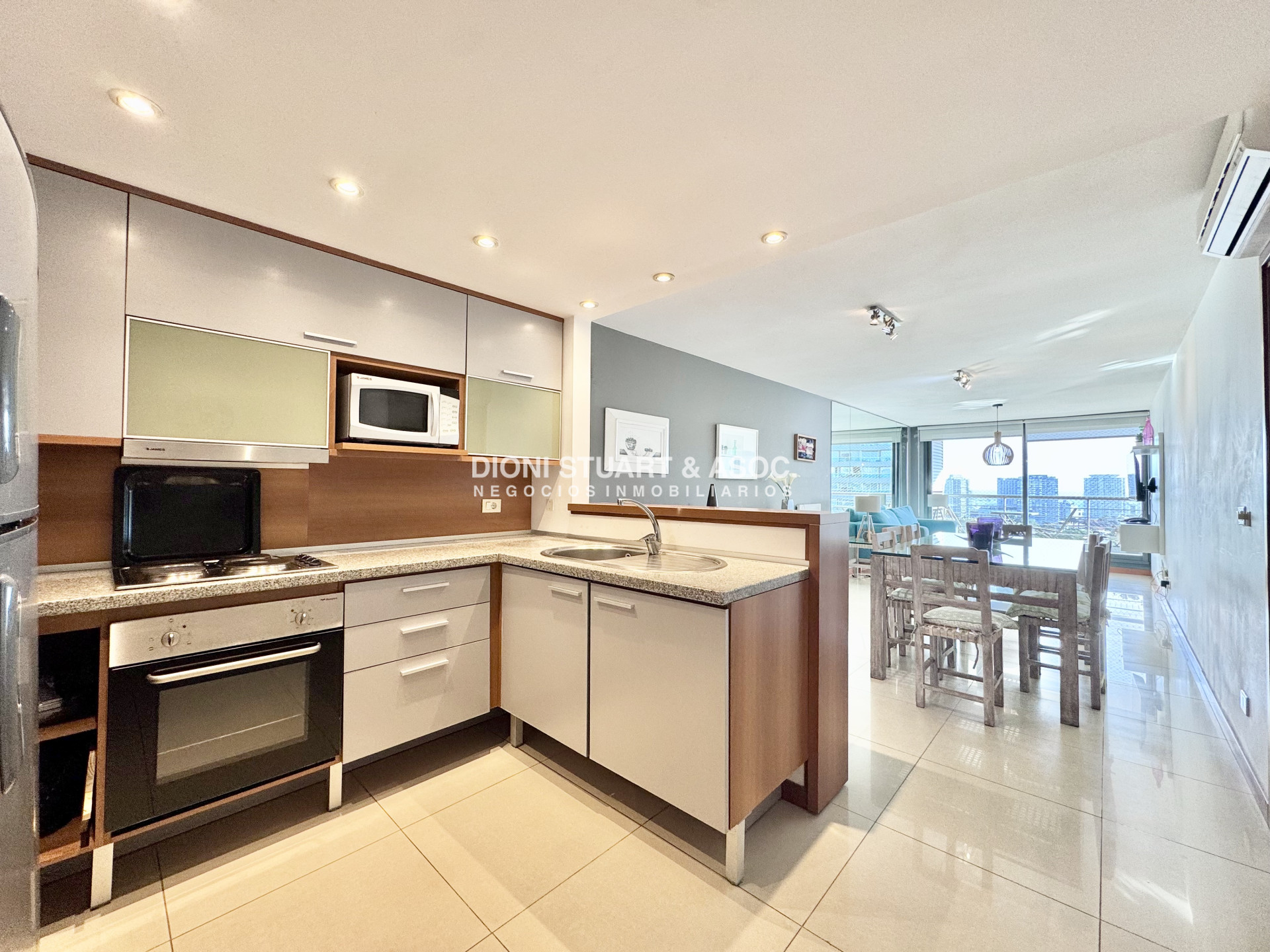 ALQUILER ANUAL O INVERNAL - APARTAMENTO 2 DORMITORIOS EN SUITE + TOILETTE - TODOS LOS AMENITIES · Photo 2