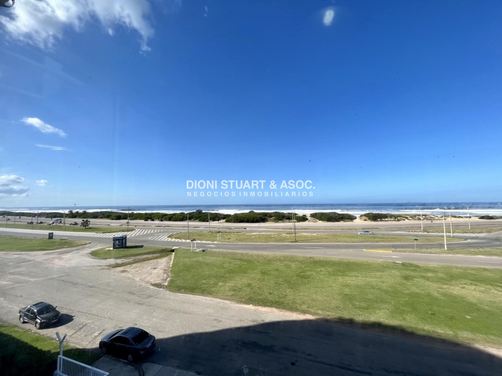 ALQUILER ANUAL O INVERNAL - APARTAMENTO 2 DORMITORIOS - FRENTE AL MAR - PLAYA BRAVA - TODO RECICLADO !! · Photo 6