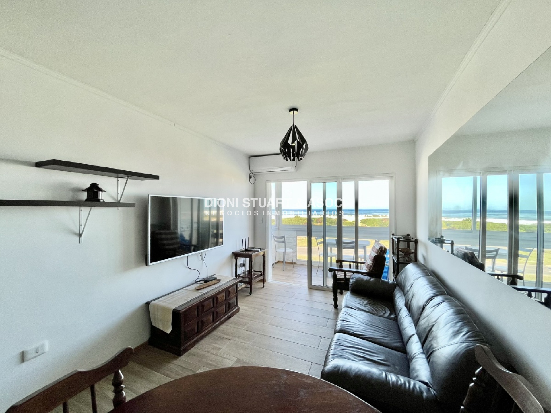 ALQUILER ANUAL O INVERNAL - APARTAMENTO 2 DORMITORIOS - FRENTE AL MAR - PLAYA BRAVA - TODO RECICLADO !! · Photo 3