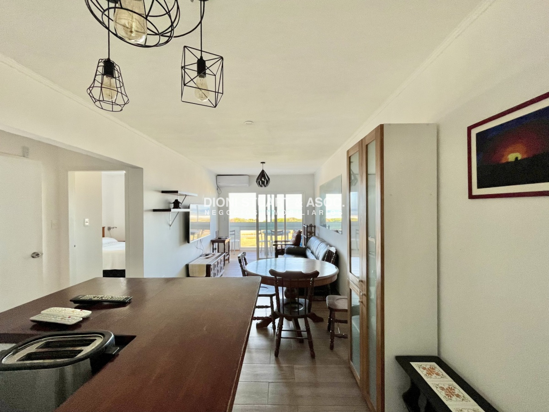 ALQUILER ANUAL O INVERNAL - APARTAMENTO 2 DORMITORIOS - FRENTE AL MAR - PLAYA BRAVA - TODO RECICLADO !! · Photo 2