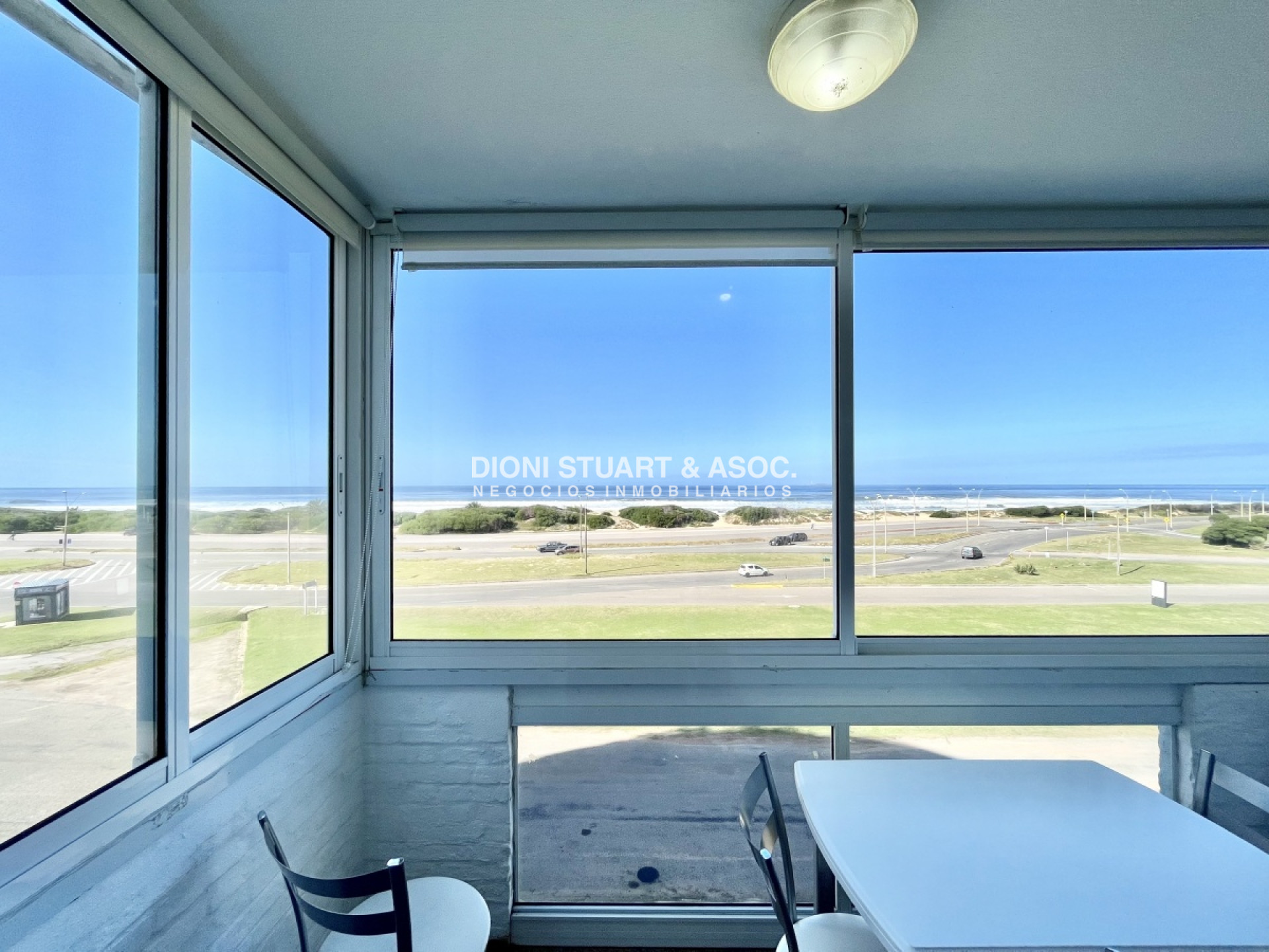 ALQUILER ANUAL O INVERNAL - APARTAMENTO 2 DORMITORIOS - FRENTE AL MAR - PLAYA BRAVA - TODO RECICLADO !! · Photo 4