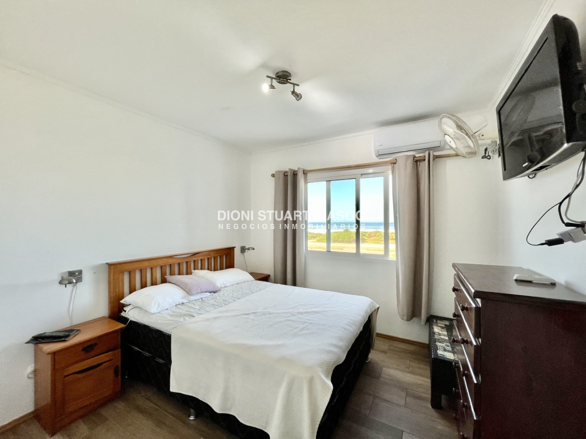 ALQUILER ANUAL O INVERNAL - APARTAMENTO 2 DORMITORIOS - FRENTE AL MAR - PLAYA BRAVA - TODO RECICLADO !! · Photo 8