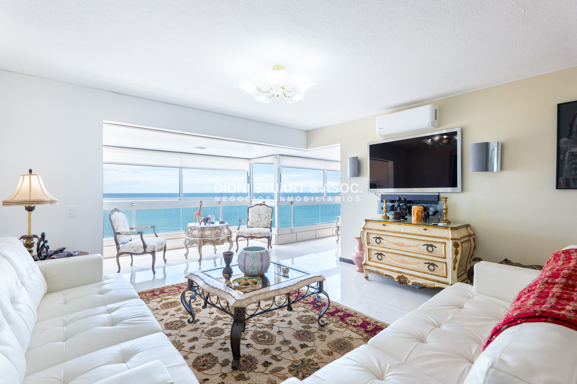 ALQUILER ANUAL APARTAMENTO DE 3 DORMITORIOS Y DEPENDENCIA - PUNTA DEL ESTE - PLAYA MANSA