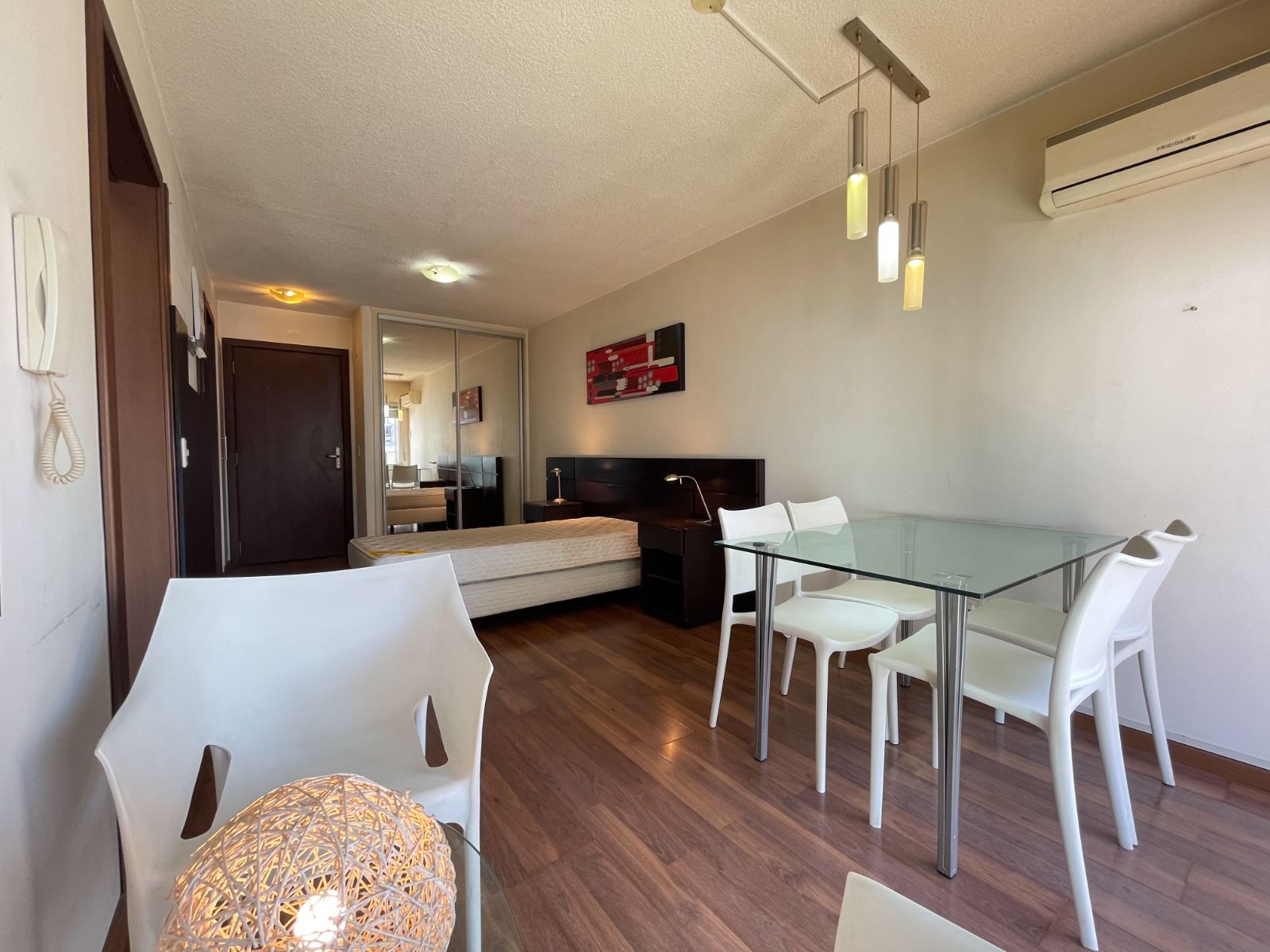 Alquiler amplio Monoambiente con muebles Pocitos