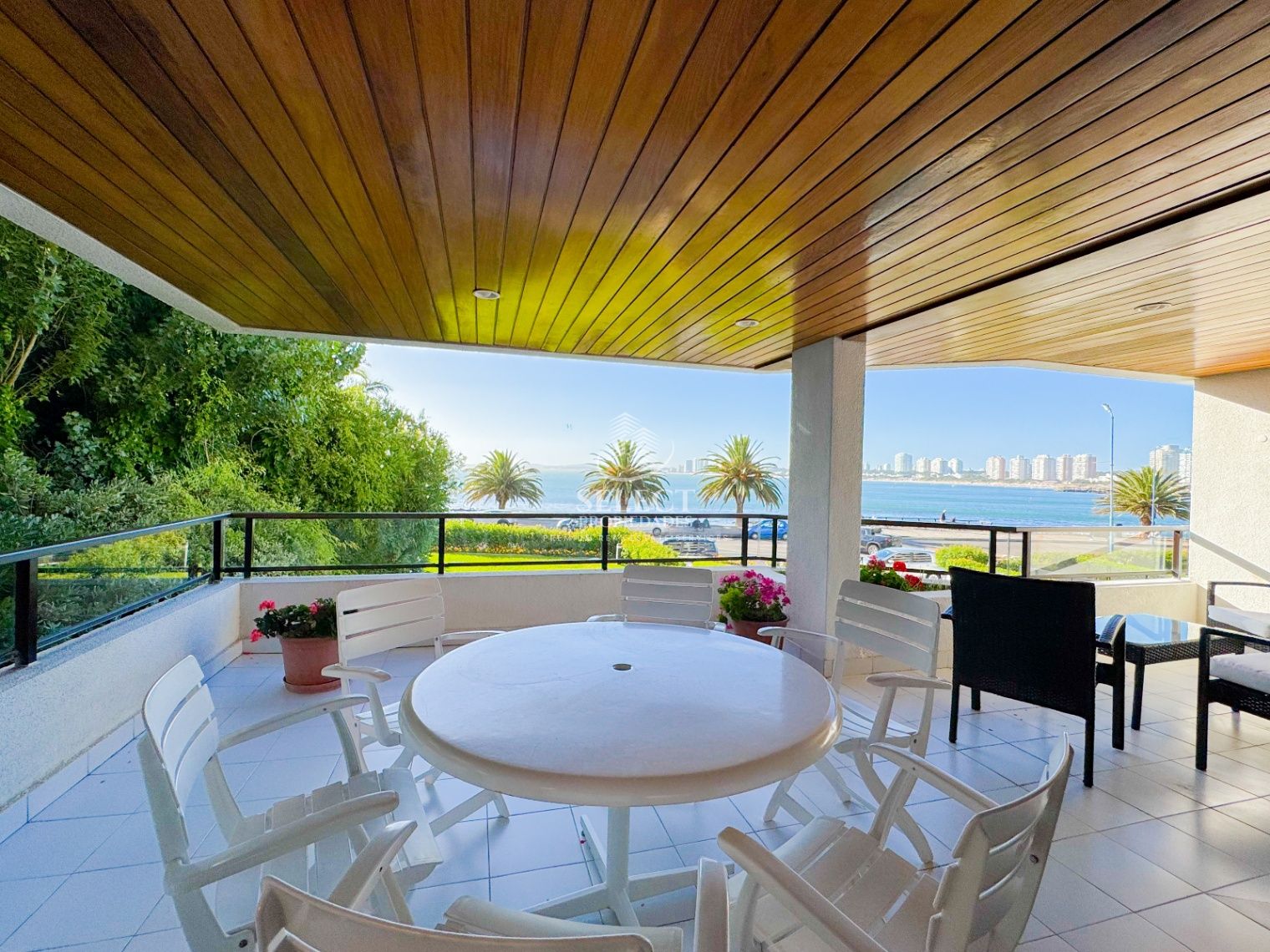 Venta apartamento 4 dormitorios y servicio Punta del Este Amarras del Sol