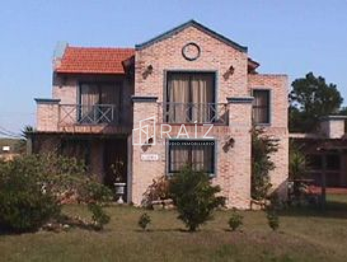 CASA EN PROPIEDAD HORIZONTAL, EN ZONA DE TIO TOM