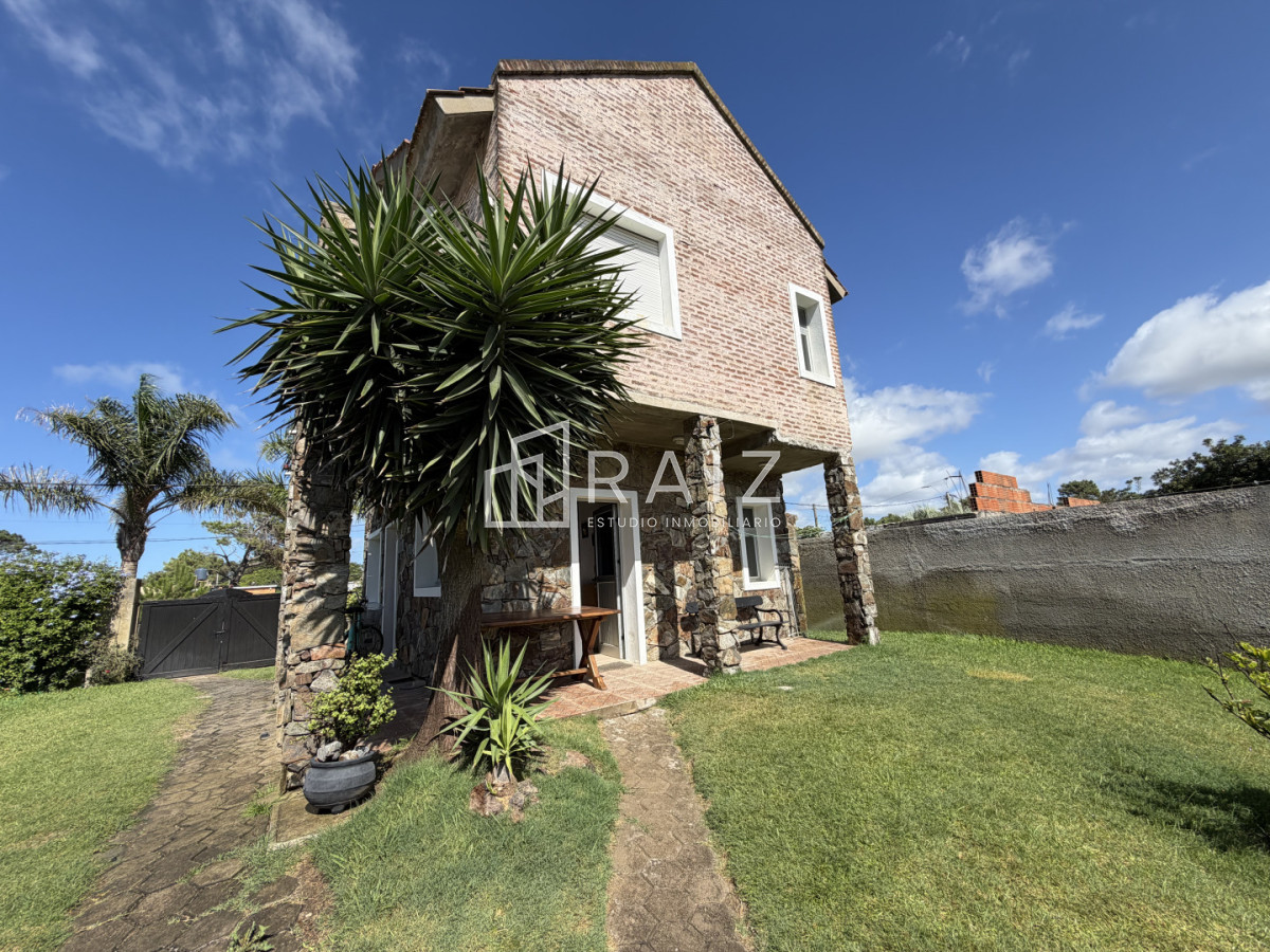 CASA 2 DORMITORIOS ALQUILER ANUAL BALNEARIO BS AS